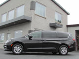 Used 2023 Chrysler Pacifica Touring-L image 2