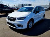 New 2025 Chrysler Pacifica Select image 4