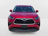 Used 2022 Toyota Highlander XLE image 2