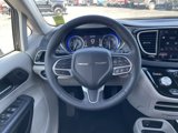 Used 2023 Chrysler Pacifica Touring-L image 6
