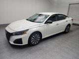 Used 2024 Nissan Altima 2.5 SV image 2