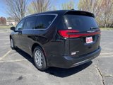 New 2025 Chrysler Pacifica Select image 6