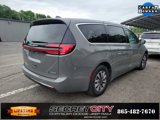 Used 2022 Chrysler Pacifica Touring-L w/ Uconnect Theater Family Group image 3