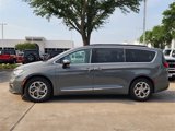 Used 2023 Chrysler Pacifica Limited w/ Uconnect Theater Family Group image 4