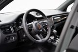 Certified 2024 Porsche Macan image 4