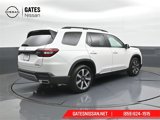 Used 2025 Honda Pilot Touring image 2
