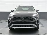 New 2025 Volkswagen Atlas Peak Edition SE image 2