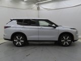 New 2025 Mitsubishi Outlander SE image 2