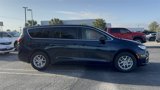 New 2025 Chrysler Pacifica Select image 2