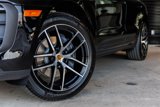 Certified 2025 Porsche Macan image 4