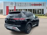 New 2025 Nissan Pathfinder Platinum image 3