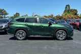New 2025 Toyota Highlander XLE image 4