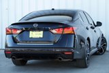 Used 2023 Nissan Altima 2.5 SR w/ SR Premium Package image 3