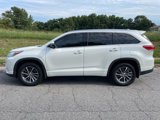 Used 2018 Toyota Highlander XLE image 2