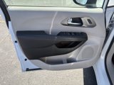 Used 2023 Chrysler Pacifica Touring-L image 3