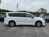 Used 2023 Chrysler Pacifica Touring-L image 2