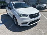 New 2025 Chrysler Pacifica Select image 3
