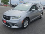 Used 2021 Chrysler Pacifica Touring-L image 3
