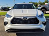 Used 2025 Toyota Highlander XLE image 2