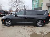 New 2025 Chrysler Pacifica Select w/ Uconnect Theater Family Group image 2