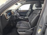 Used 2025 Volkswagen Atlas SE image 4