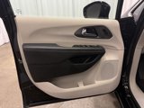 Used 2024 Chrysler Pacifica Touring-L image 5