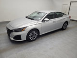 Used 2023 Nissan Altima 2.5 SV image 2