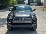 Used 2017 Toyota Tacoma TRD Off-Road image 2
