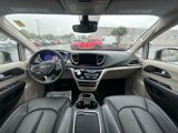Used 2024 Chrysler Pacifica Touring-L image 2