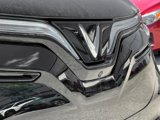 New 2025 VinFast VF 8 Eco image 3