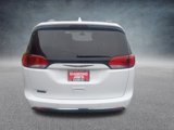 Used 2017 Chrysler Pacifica Touring-L image 4
