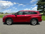 Used 2024 Toyota Highlander Platinum image 3