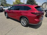Used 2024 Toyota Highlander Platinum image 6
