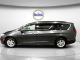Used 2022 Chrysler Pacifica Touring-L image 4