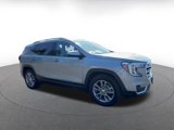 Used 2024 GMC Terrain SLT image 2