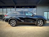Used 2022 Toyota Highlander XLE image 2