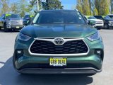 Used 2024 Toyota Highlander XLE image 2