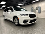 Used 2022 Chrysler Pacifica Touring-L image 2