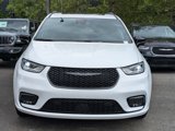 New 2024 Chrysler Pacifica Limited w/ Uconnect Theater Family Group image 3