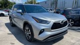 Used 2023 Toyota Highlander Limited image 3