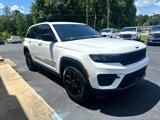 Used 2024 Jeep Grand Cherokee Altitude image 3