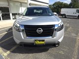 Used 2025 Nissan Pathfinder SV image 2