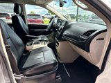 Used 2014 Chrysler Town & Country Touring image 4