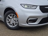 New 2026 Chrysler Pacifica Select image 3