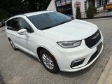 Used 2022 Chrysler Pacifica Touring-L image 5