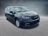 Used 2022 Chrysler Pacifica Touring-L image 2