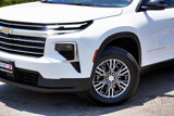 Used 2025 Chevrolet Traverse LT image 4