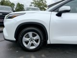 Used 2024 Toyota Highlander LE image 2