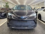 Used 2023 Toyota Sienna LE image 3