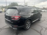 Used 2025 Honda Pilot Touring image 4